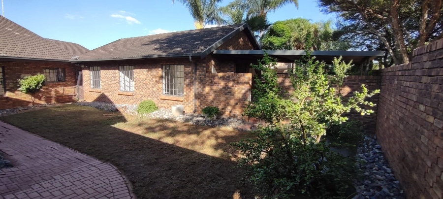 6 Bedroom Property for Sale in Erasmuskloof Gauteng