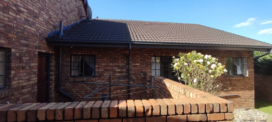 6 Bedroom Property for Sale in Erasmuskloof Gauteng