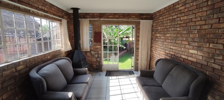 6 Bedroom Property for Sale in Erasmuskloof Gauteng