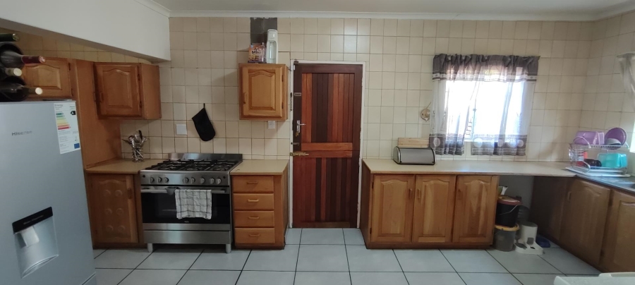 6 Bedroom Property for Sale in Erasmuskloof Gauteng