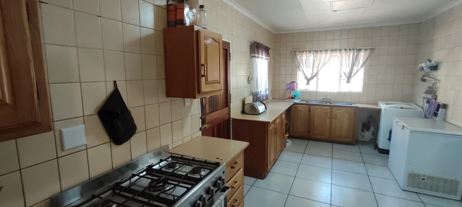 6 Bedroom Property for Sale in Erasmuskloof Gauteng