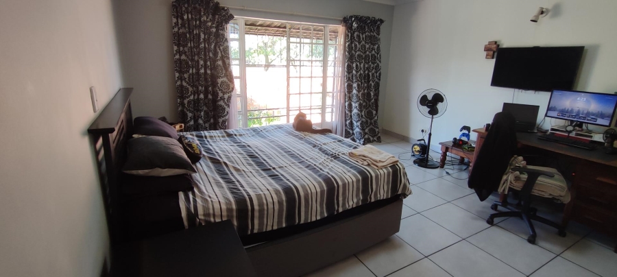 6 Bedroom Property for Sale in Erasmuskloof Gauteng