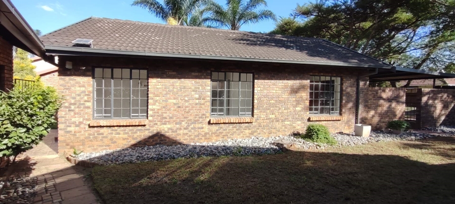 6 Bedroom Property for Sale in Erasmuskloof Gauteng