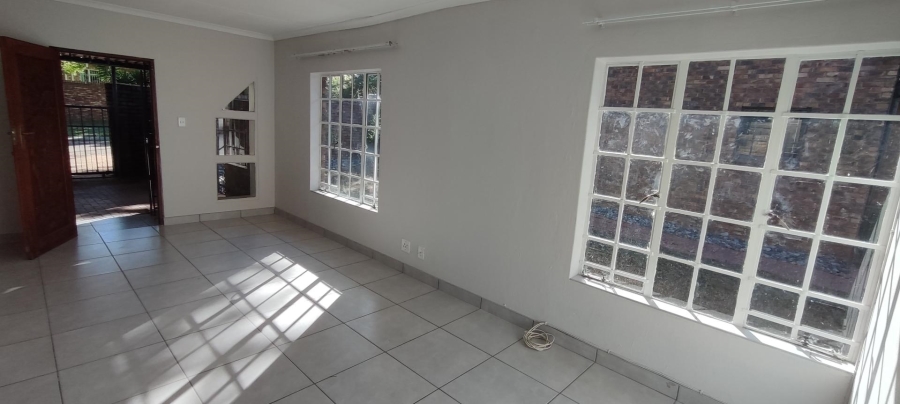 6 Bedroom Property for Sale in Erasmuskloof Gauteng