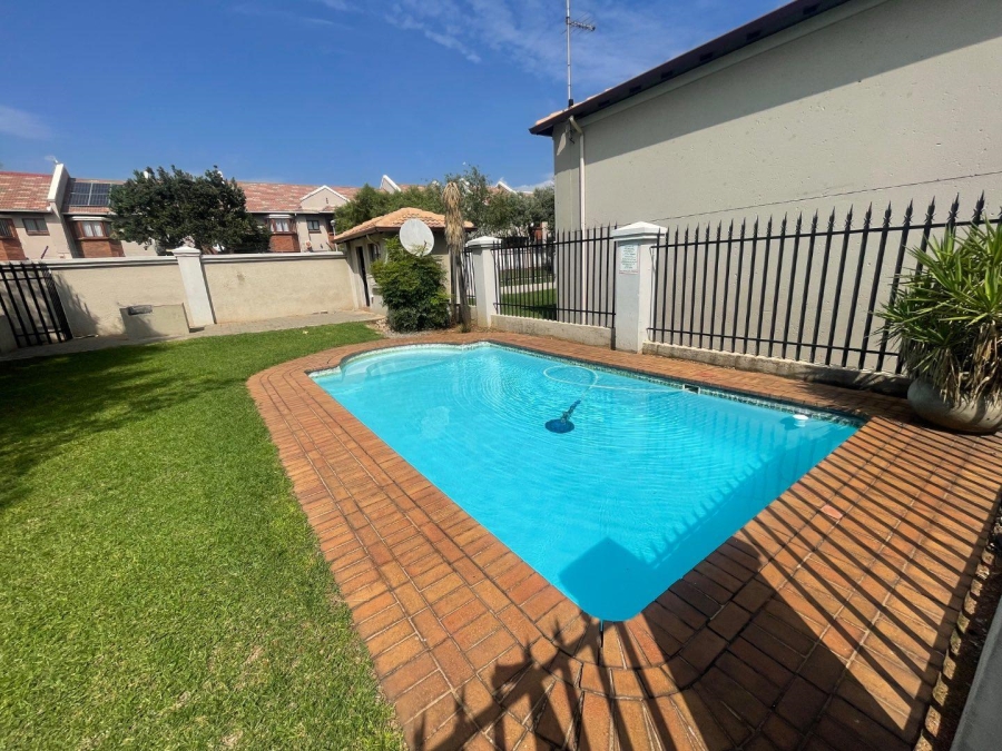 To Let 2 Bedroom Property for Rent in Meyersdal Gauteng