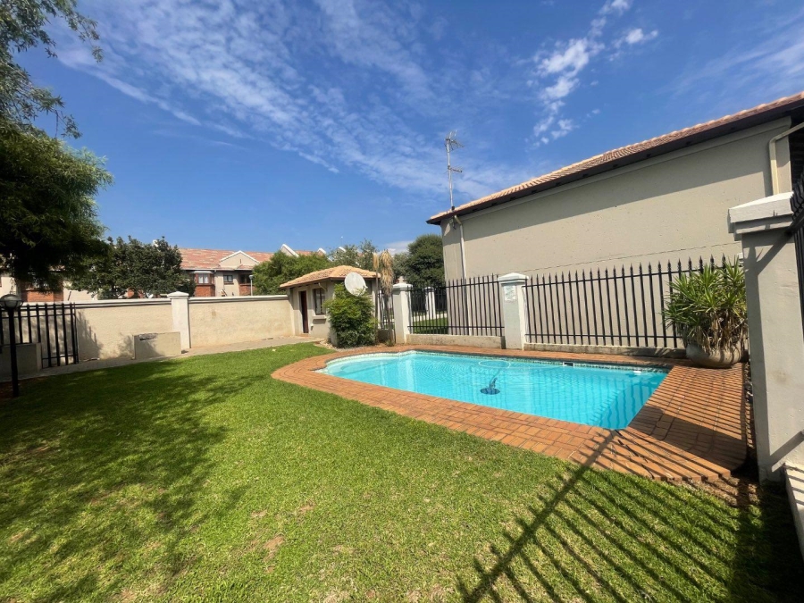 To Let 2 Bedroom Property for Rent in Meyersdal Gauteng