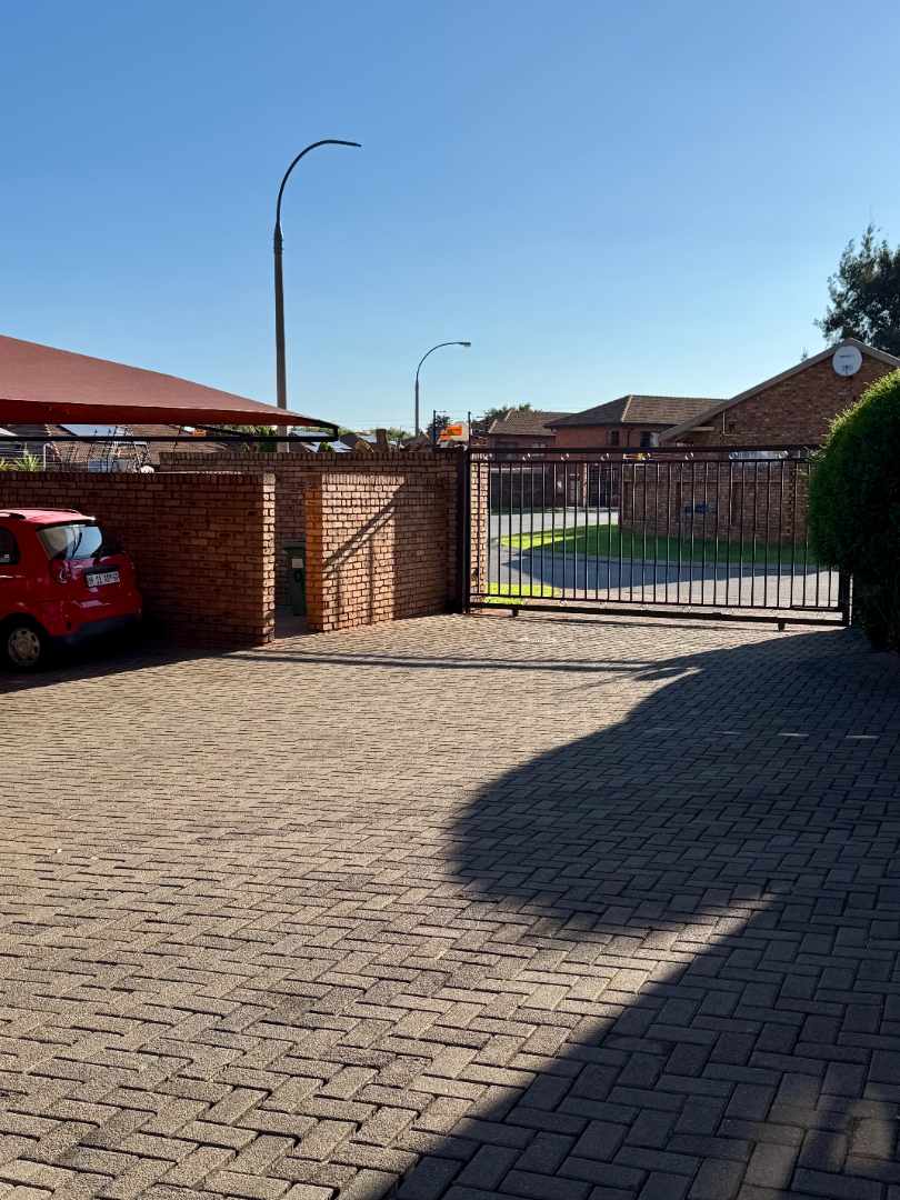 2 Bedroom Property for Sale in Florentia Gauteng