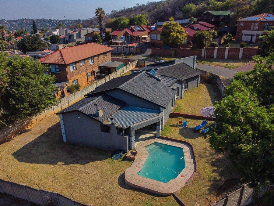 3 Bedroom Property for Sale in Bassonia Gauteng