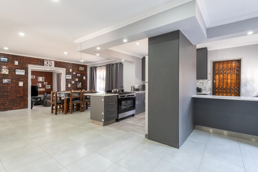 3 Bedroom Property for Sale in Bassonia Gauteng