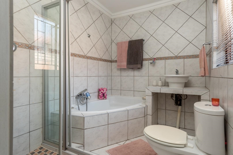 3 Bedroom Property for Sale in Bassonia Gauteng