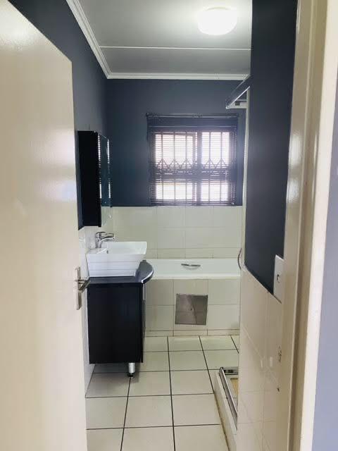 To Let 2 Bedroom Property for Rent in Noordwyk Gauteng