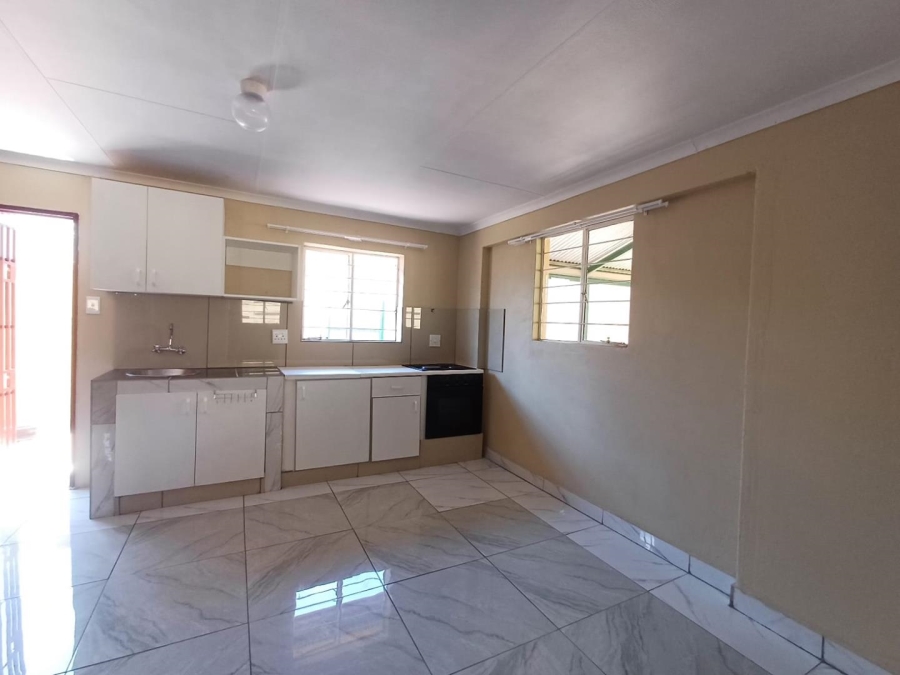 To Let 2 Bedroom Property for Rent in Maraisburg Gauteng