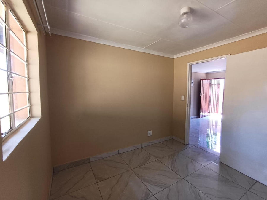 To Let 2 Bedroom Property for Rent in Maraisburg Gauteng