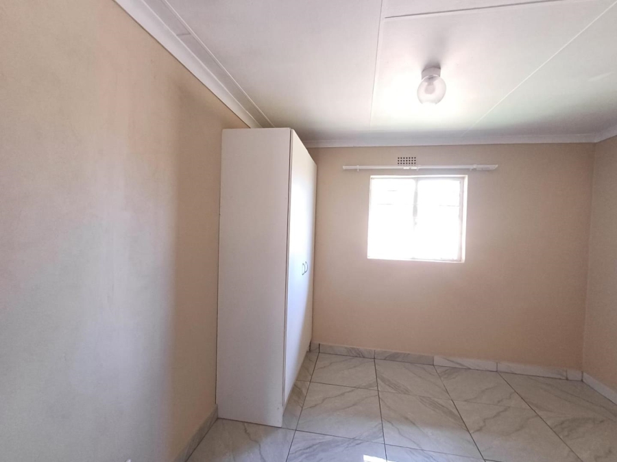 To Let 2 Bedroom Property for Rent in Maraisburg Gauteng