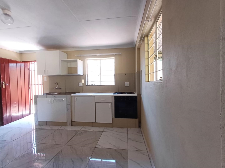 To Let 2 Bedroom Property for Rent in Maraisburg Gauteng