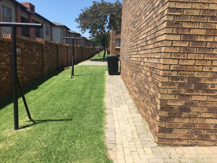 2 Bedroom Property for Sale in Noordwyk Gauteng