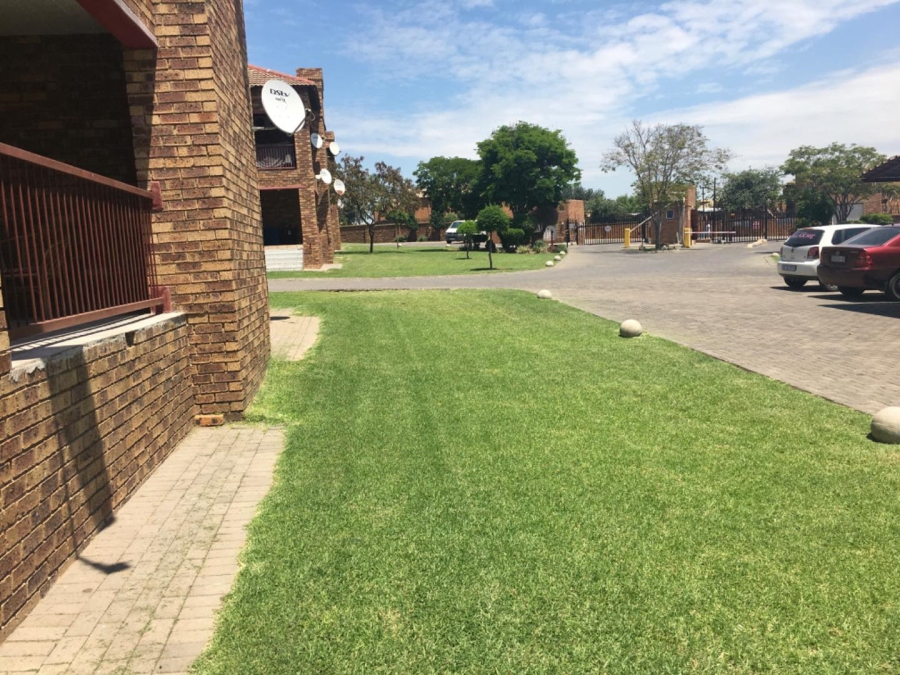 2 Bedroom Property for Sale in Noordwyk Gauteng