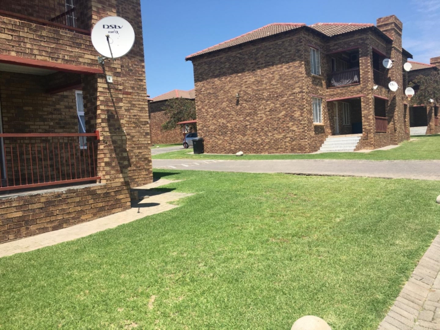 2 Bedroom Property for Sale in Noordwyk Gauteng