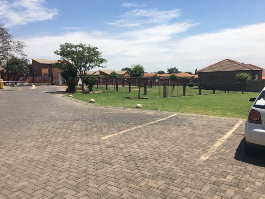 2 Bedroom Property for Sale in Noordwyk Gauteng