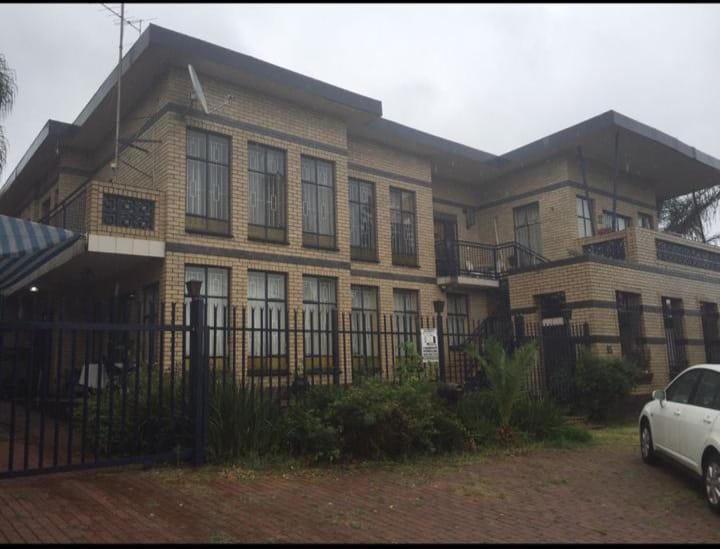 10 Bedroom Property for Sale in Laudium Gauteng