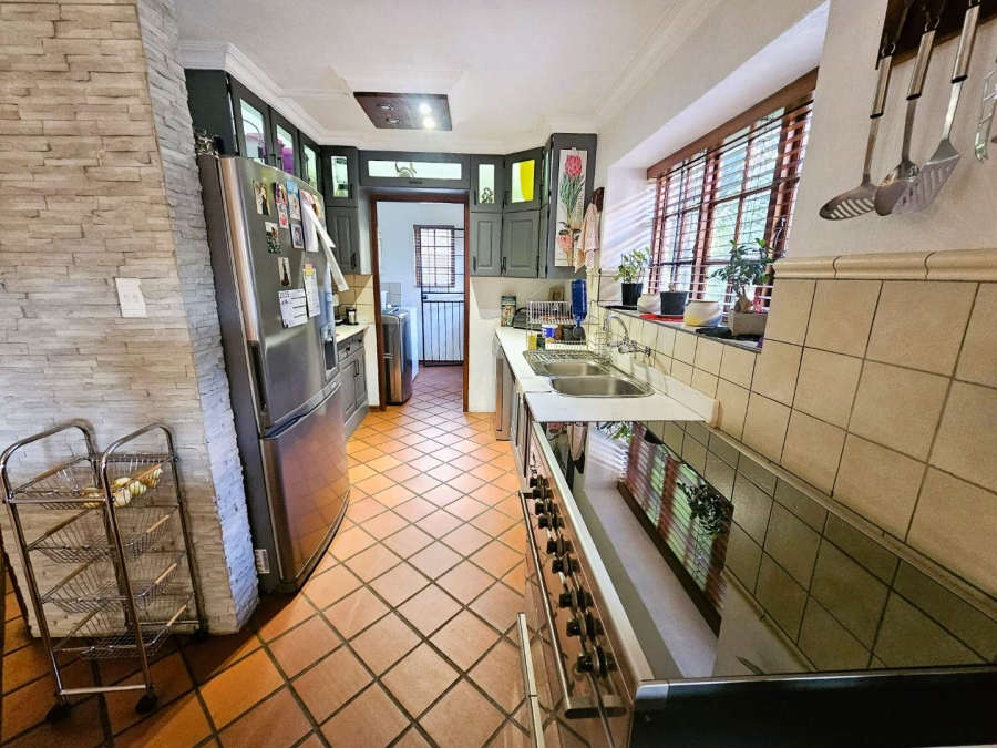 3 Bedroom Property for Sale in Waverley Gauteng