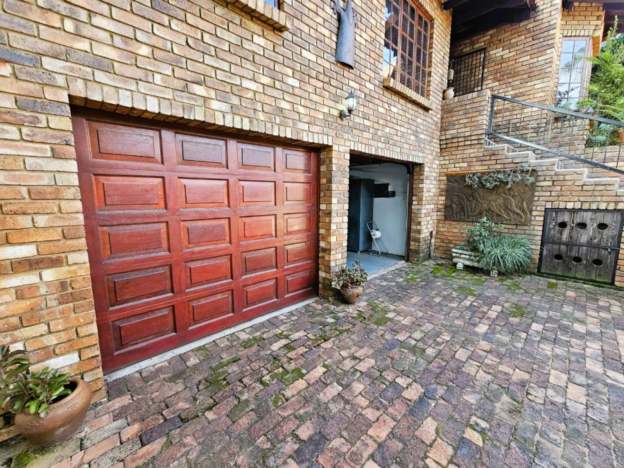 3 Bedroom Property for Sale in Waverley Gauteng