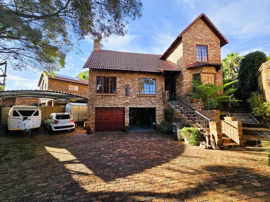 3 Bedroom Property for Sale in Waverley Gauteng