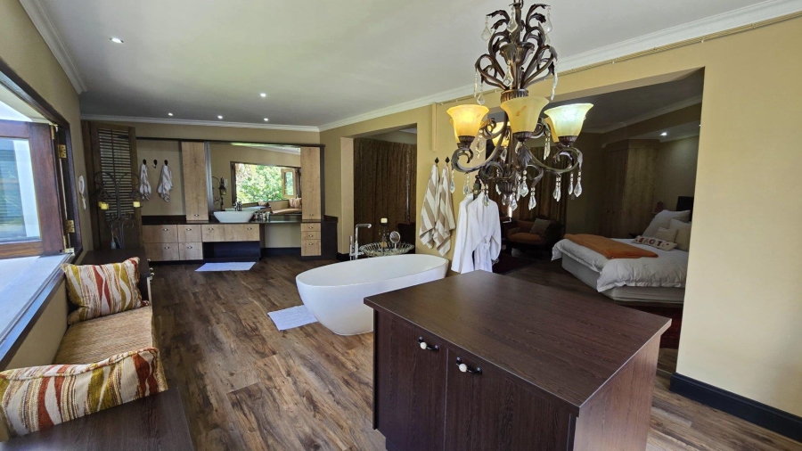 5 Bedroom Property for Sale in Alberante Gauteng