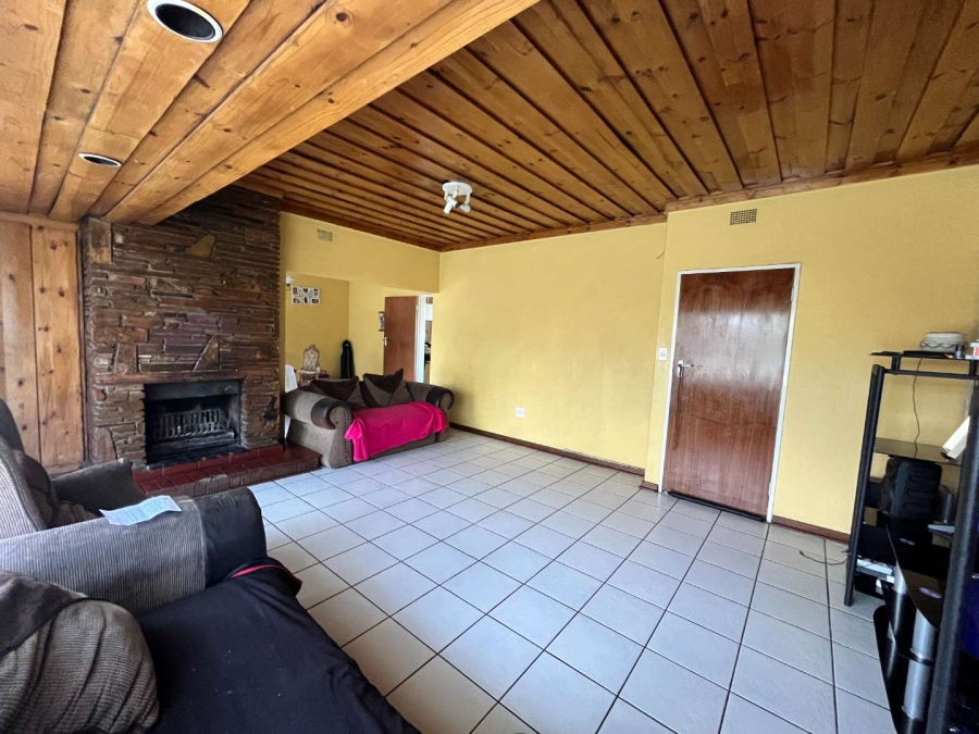 5 Bedroom Property for Sale in Brackenhurst Gauteng