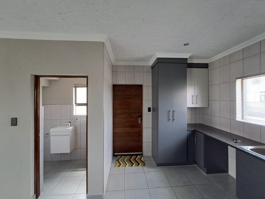 To Let 3 Bedroom Property for Rent in Halfway House Gauteng