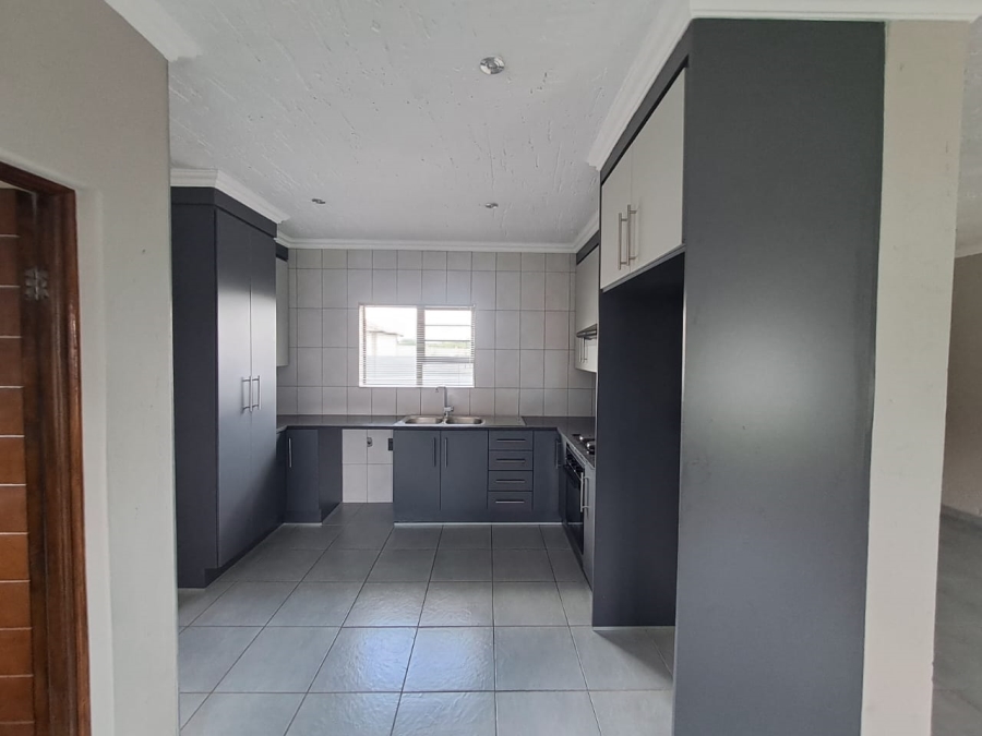 To Let 3 Bedroom Property for Rent in Halfway House Gauteng