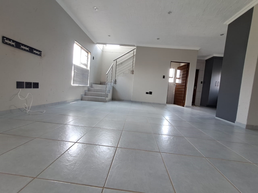 To Let 3 Bedroom Property for Rent in Halfway House Gauteng