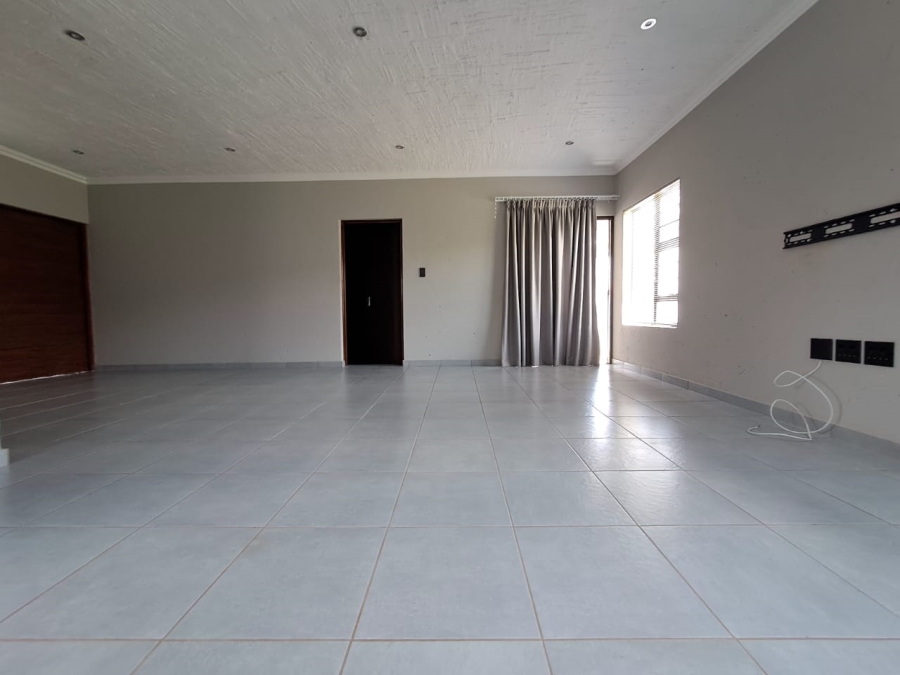 To Let 3 Bedroom Property for Rent in Halfway House Gauteng