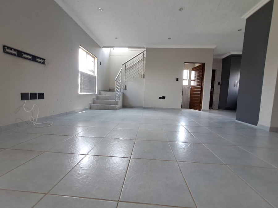 To Let 3 Bedroom Property for Rent in Halfway House Gauteng