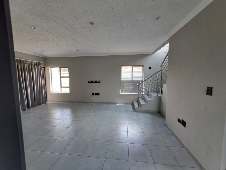 To Let 3 Bedroom Property for Rent in Halfway House Gauteng