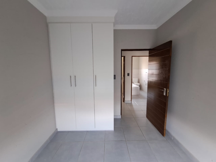 To Let 3 Bedroom Property for Rent in Halfway House Gauteng