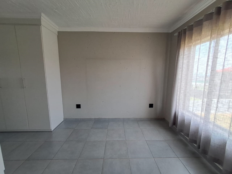 To Let 3 Bedroom Property for Rent in Halfway House Gauteng