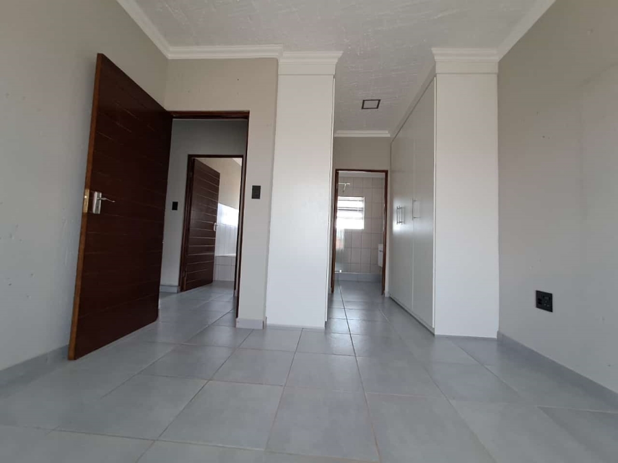 To Let 3 Bedroom Property for Rent in Halfway House Gauteng