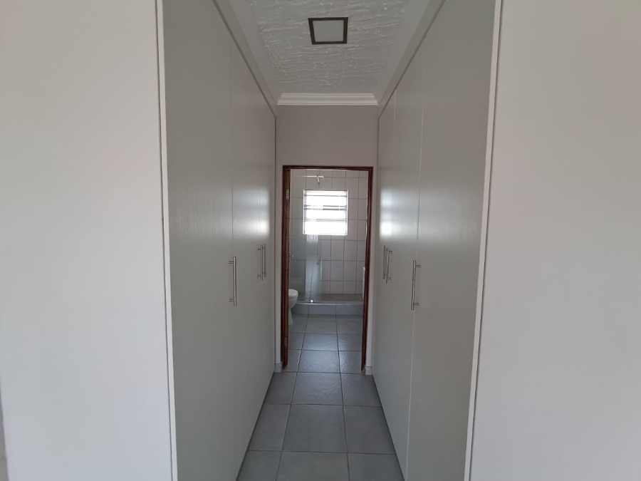 To Let 3 Bedroom Property for Rent in Halfway House Gauteng