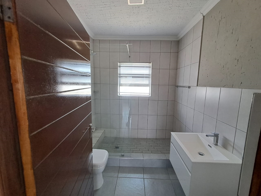 To Let 3 Bedroom Property for Rent in Halfway House Gauteng