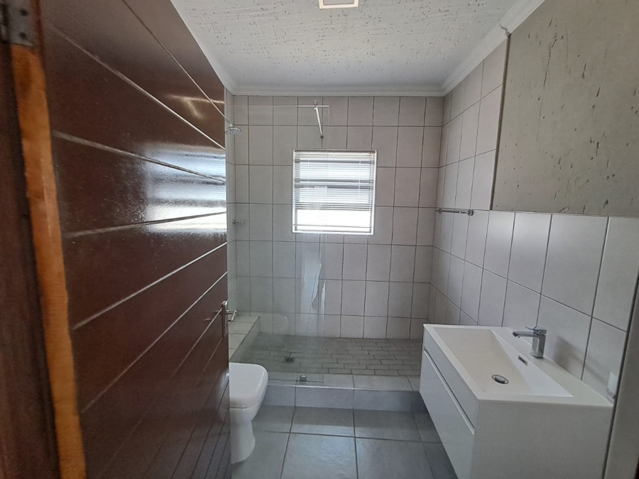 To Let 3 Bedroom Property for Rent in Halfway House Gauteng