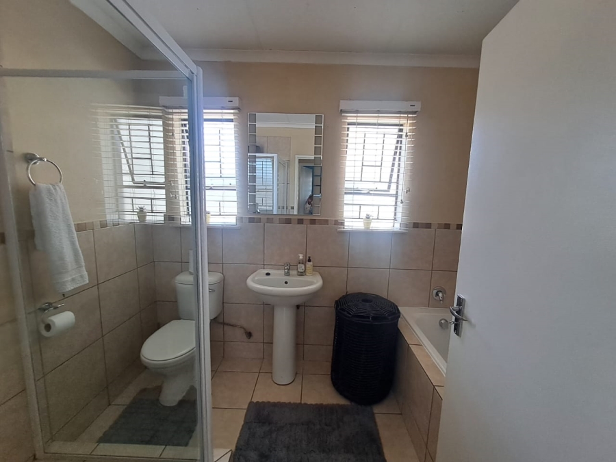 To Let 3 Bedroom Property for Rent in Kosmosdal Gauteng