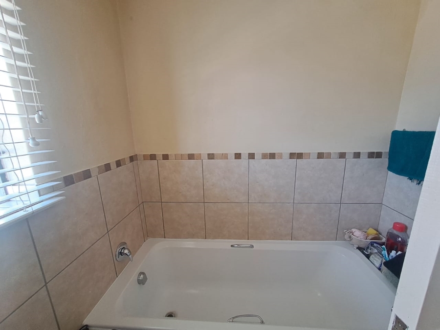 To Let 3 Bedroom Property for Rent in Kosmosdal Gauteng