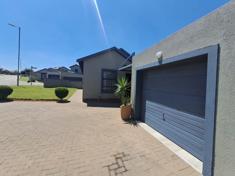 To Let 3 Bedroom Property for Rent in Kosmosdal Gauteng