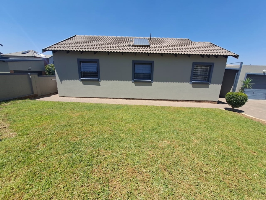 To Let 3 Bedroom Property for Rent in Kosmosdal Gauteng