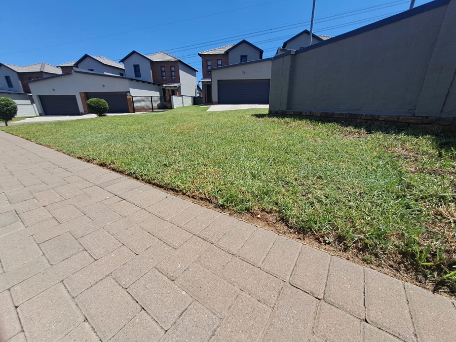 To Let 3 Bedroom Property for Rent in Kosmosdal Gauteng