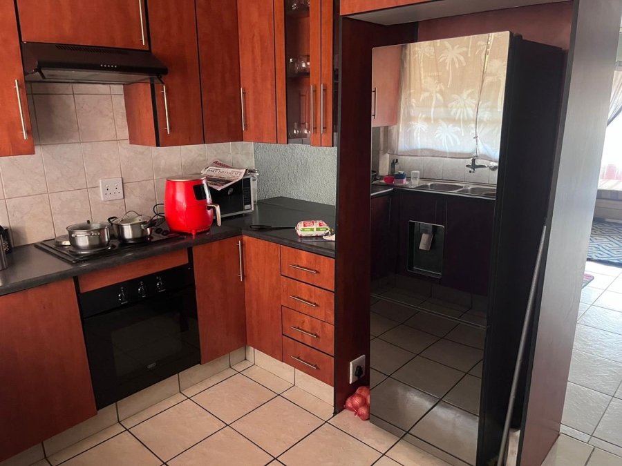 To Let 2 Bedroom Property for Rent in Ravenswood Gauteng