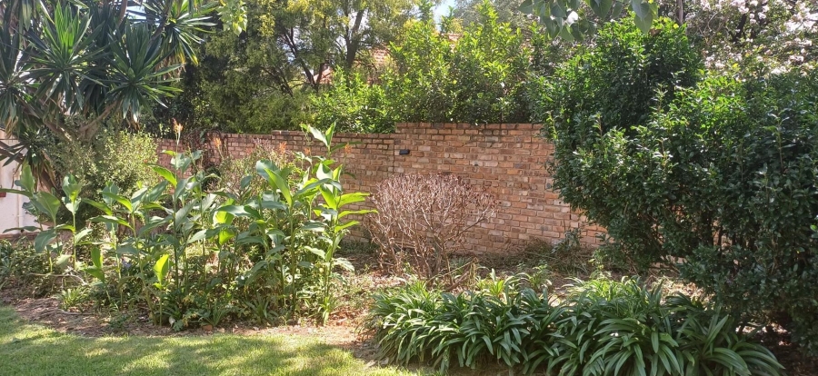 To Let 1 Bedroom Property for Rent in Emmarentia Gauteng