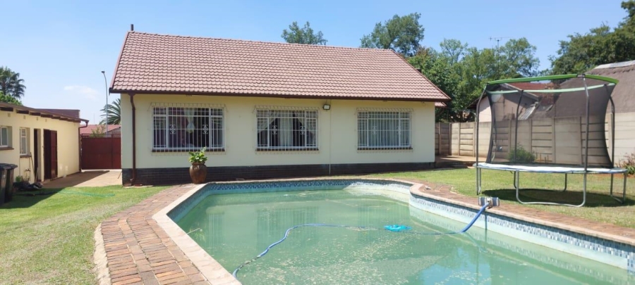 To Let 3 Bedroom Property for Rent in Edleen Gauteng