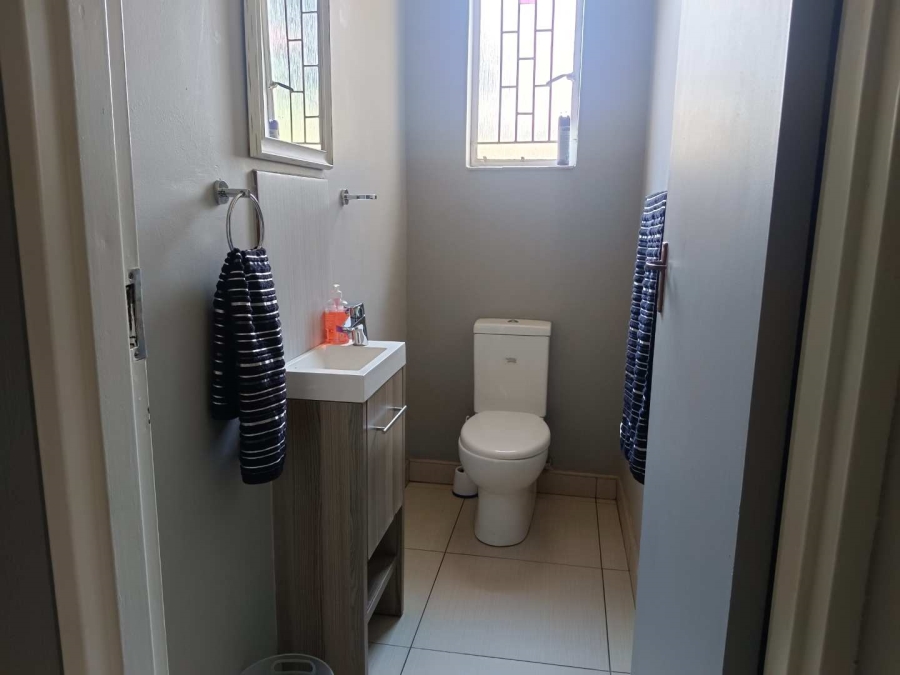 5 Bedroom Property for Sale in Alberante Gauteng